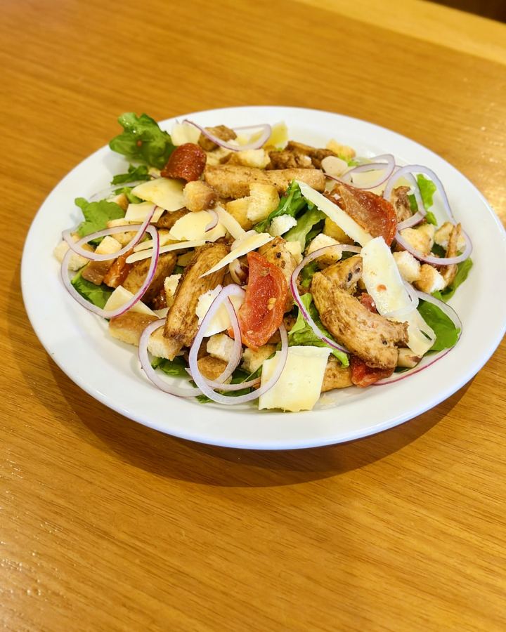 Salada de frango grelhado